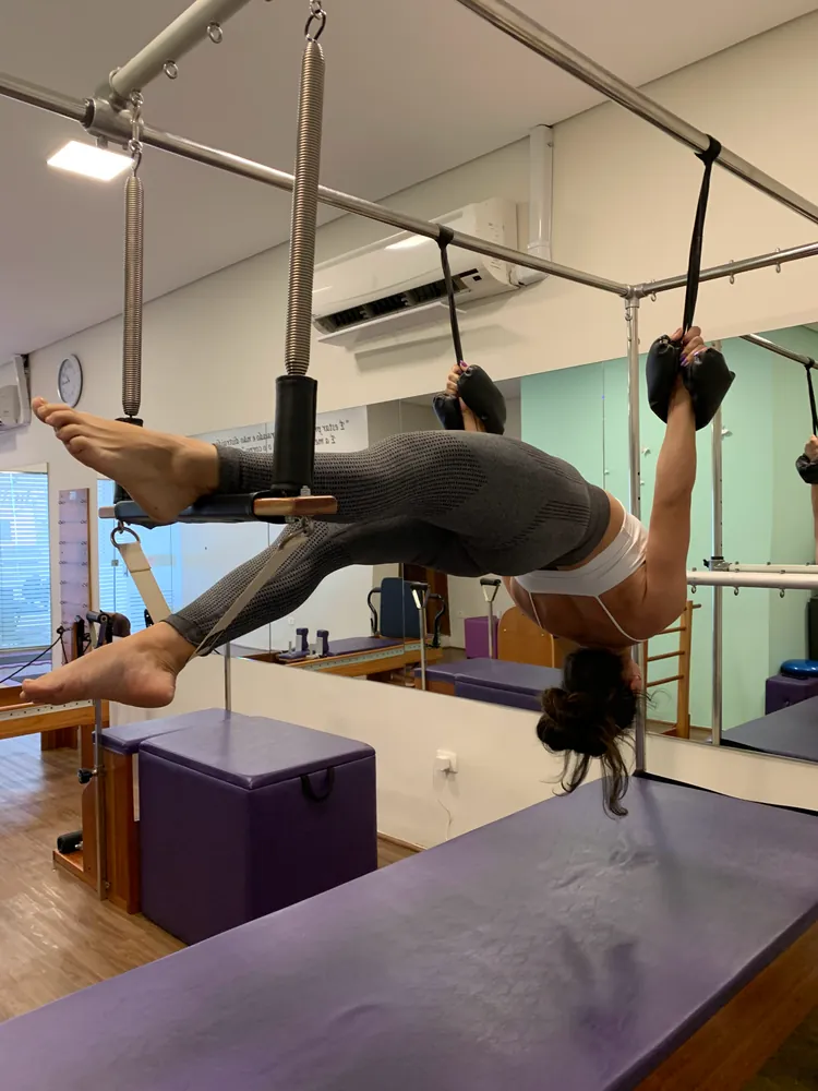Aluna em exercício suspenso no Cadillac